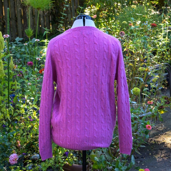 100% Johnston's Scottish Cashmere cable knit V-neck vintage sweater pristine - Picture 3 of 5